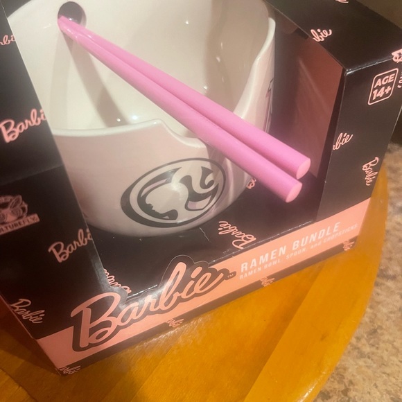 BARBIE RAMEN BOWL with chopsticks & spoon - Picture 2 of 3